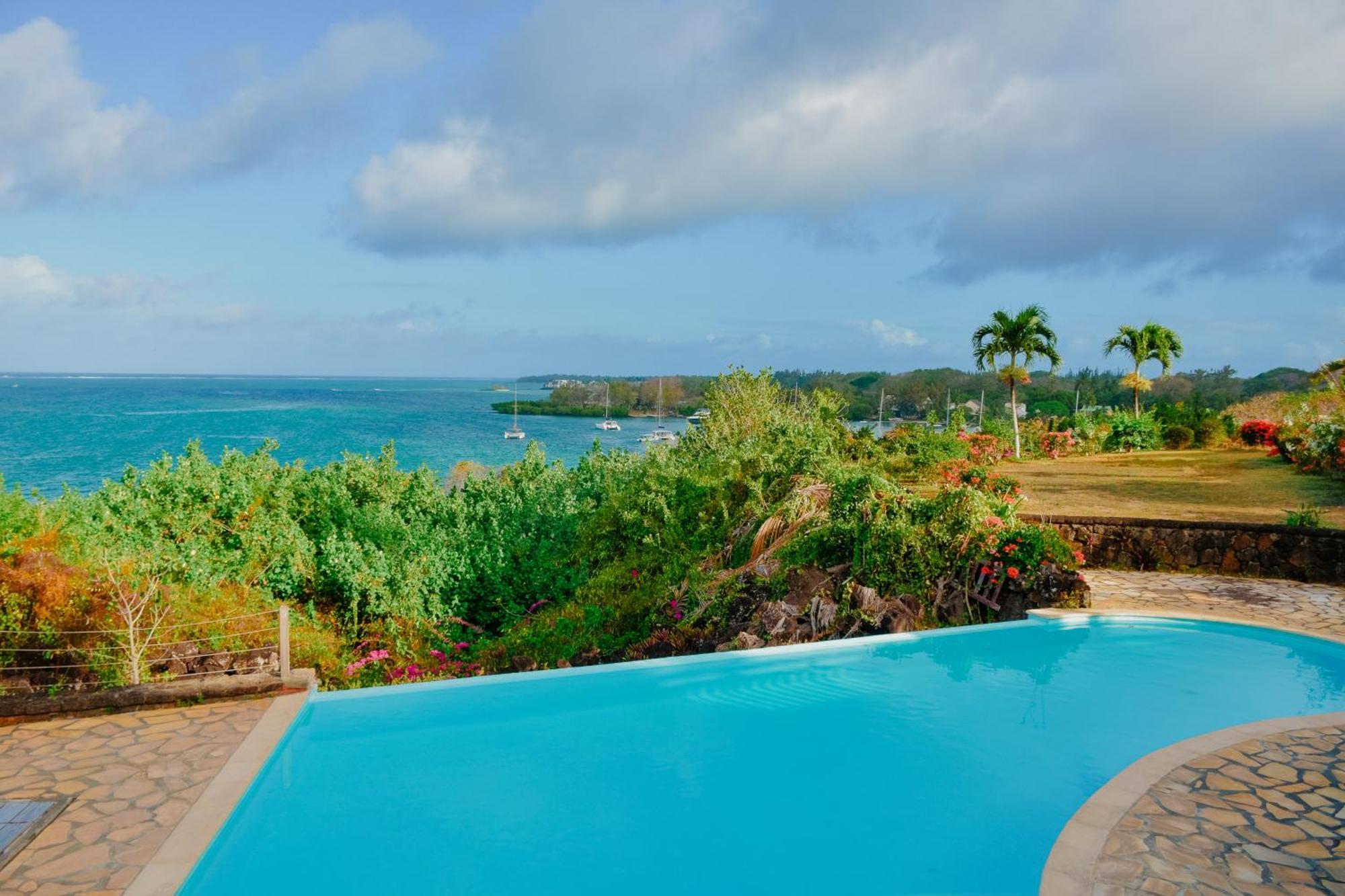 Boutique Villa On The Rocks With Stunning Sea Views, Infinity Pool & Private Sea Trou d'Eau Douce Bagian luar foto